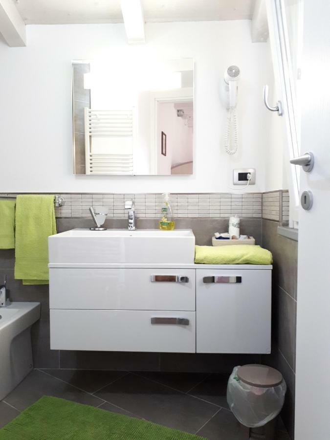 Residenza Borgo Antico Apartment Monte Isola Luaran gambar